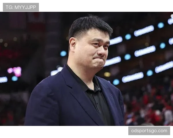 刷到姚明家的冰箱，别人周末的购物篮他囤成一年份